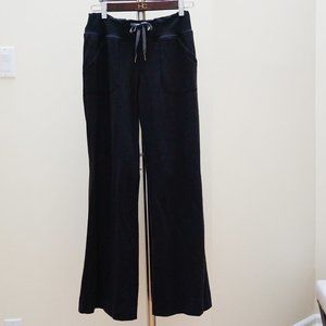 Black Lululemon Still Yoga Pant in GUC